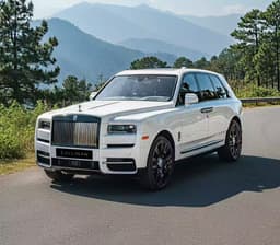 Rolls-Royce Cullinan front angle view