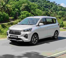 Toyota Rumion front angle view