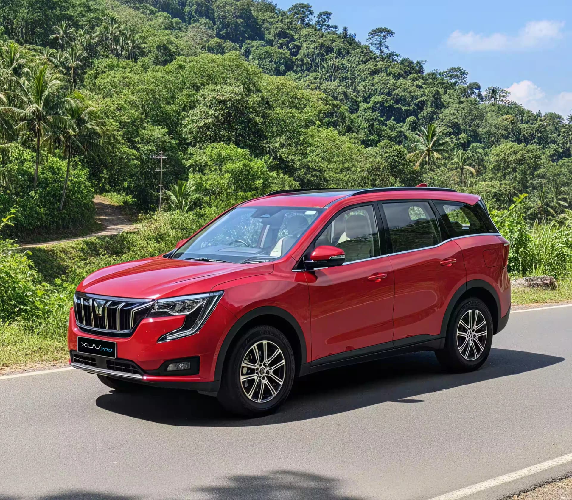 Mahindra XUV700 image
