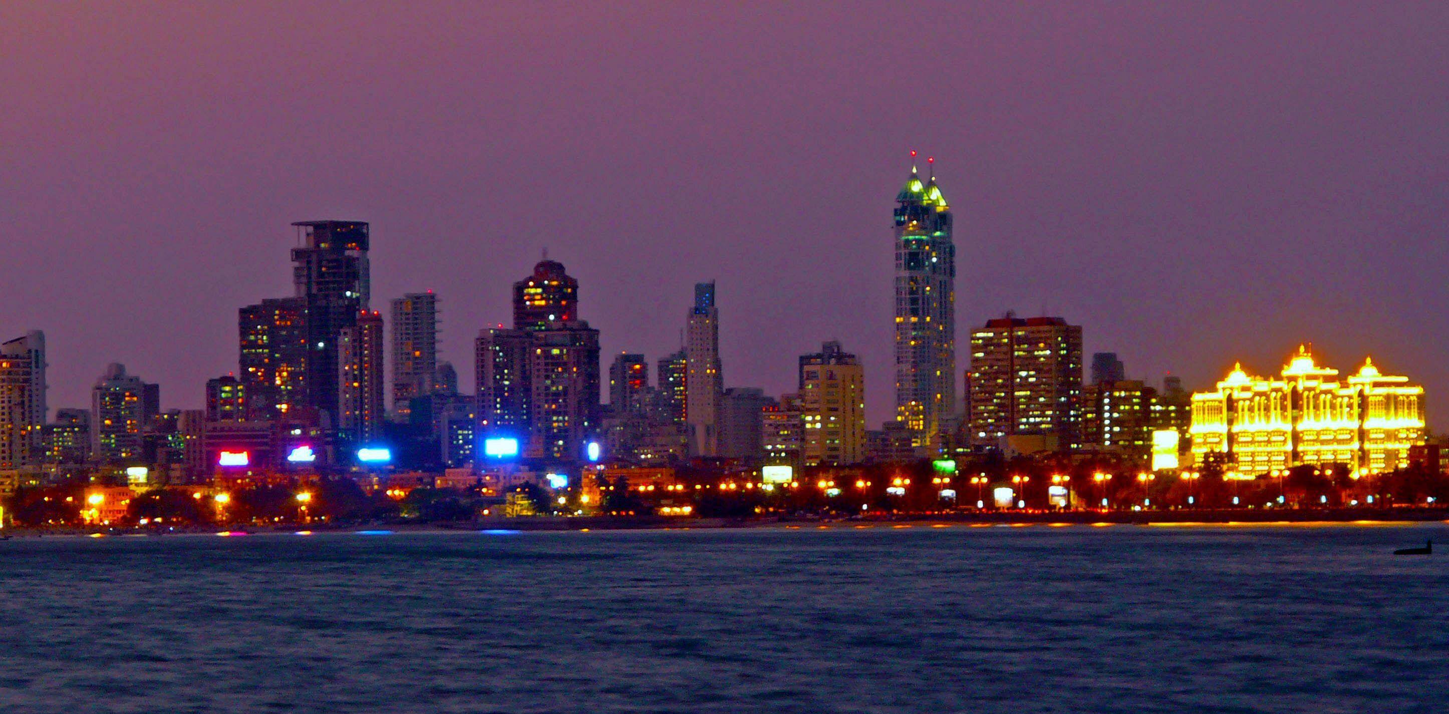 Mumbai_Skyline_at_Night.jpg